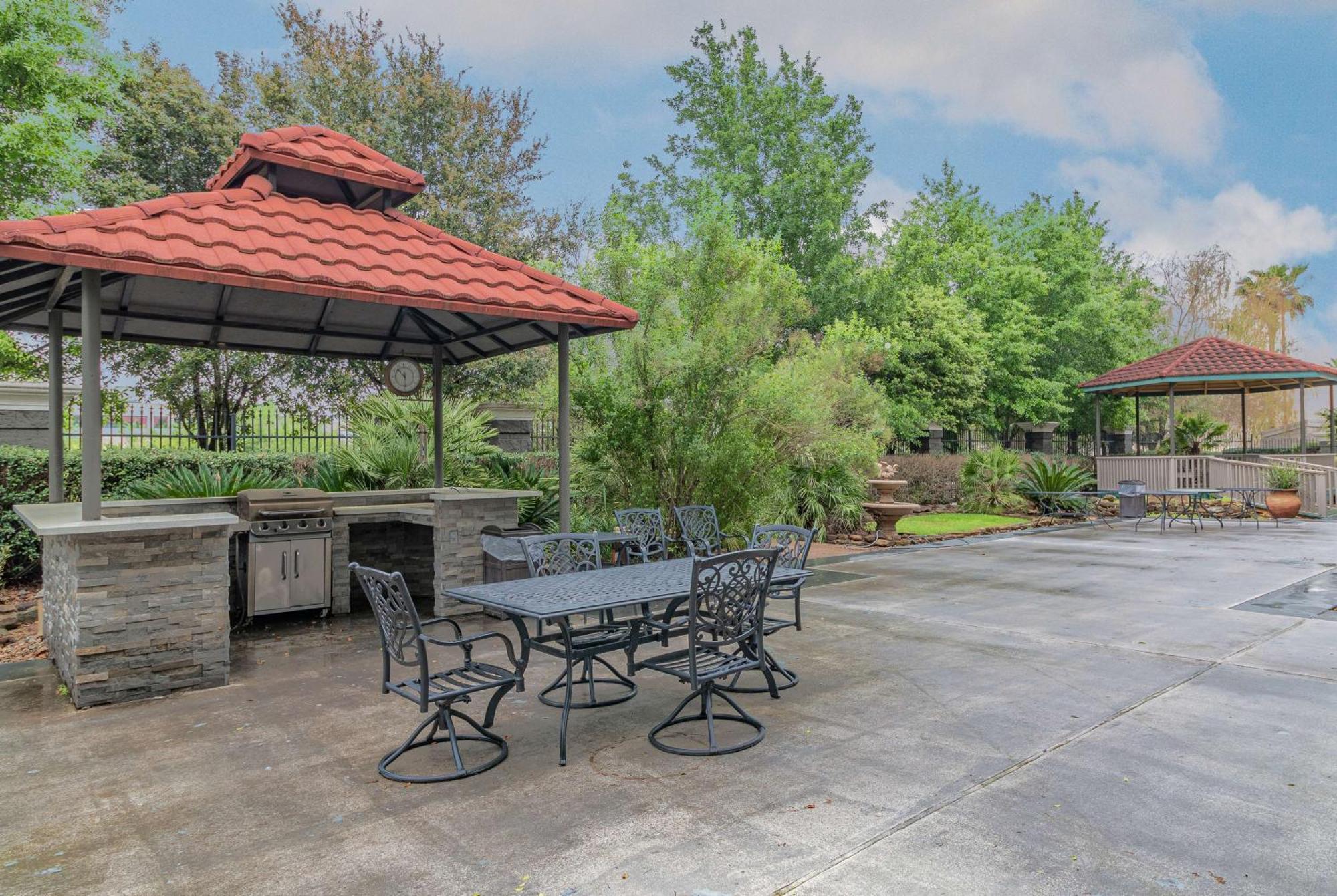 La Quinta By Wyndham Tomball Bagian luar foto